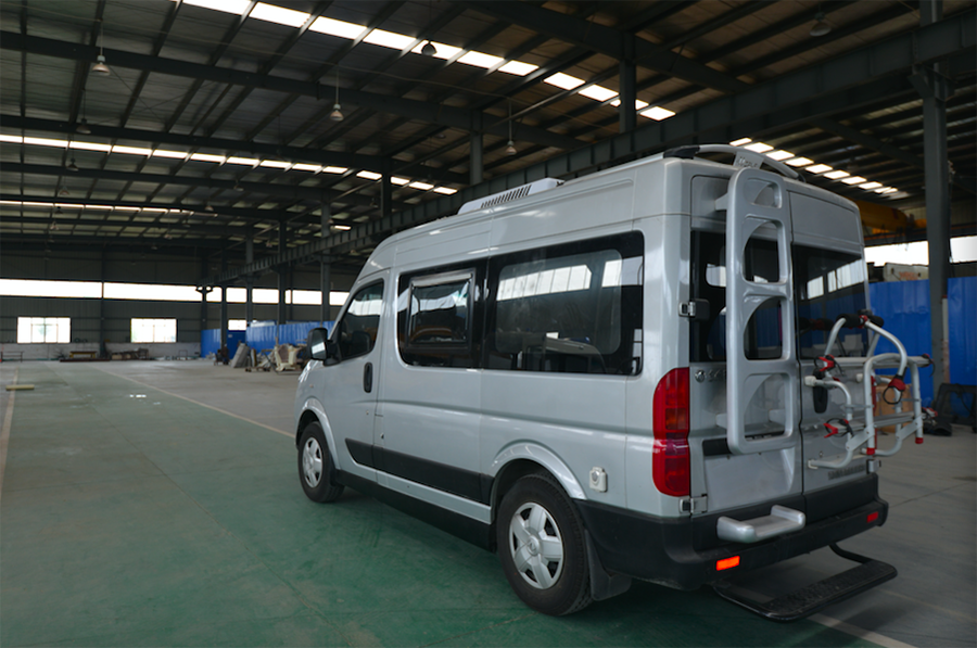 程力東風(fēng)御風(fēng)短軸中頂B型房車(chē)
